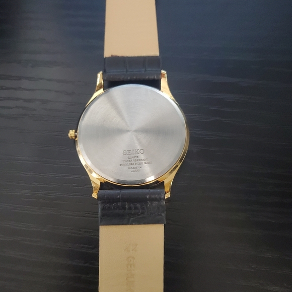 🔥NEW Seiko Slim Quartz Men's 44mm Watch Gold and Black GORGEOUS - Picture 3 of 4